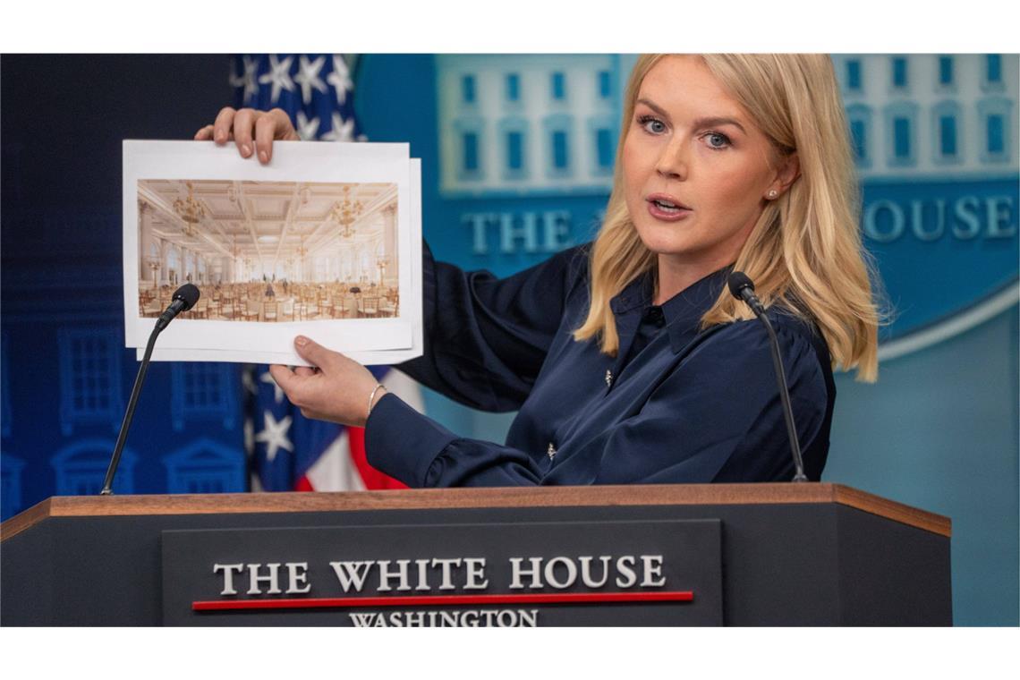 Trumps Ballsaal im Weißen Haus soll 200 Millionen kosten Press Secretary Karoline Leavitt zeigt Bilder des zukünftigen Ballsaals im Weißen Haus (Archivbild).