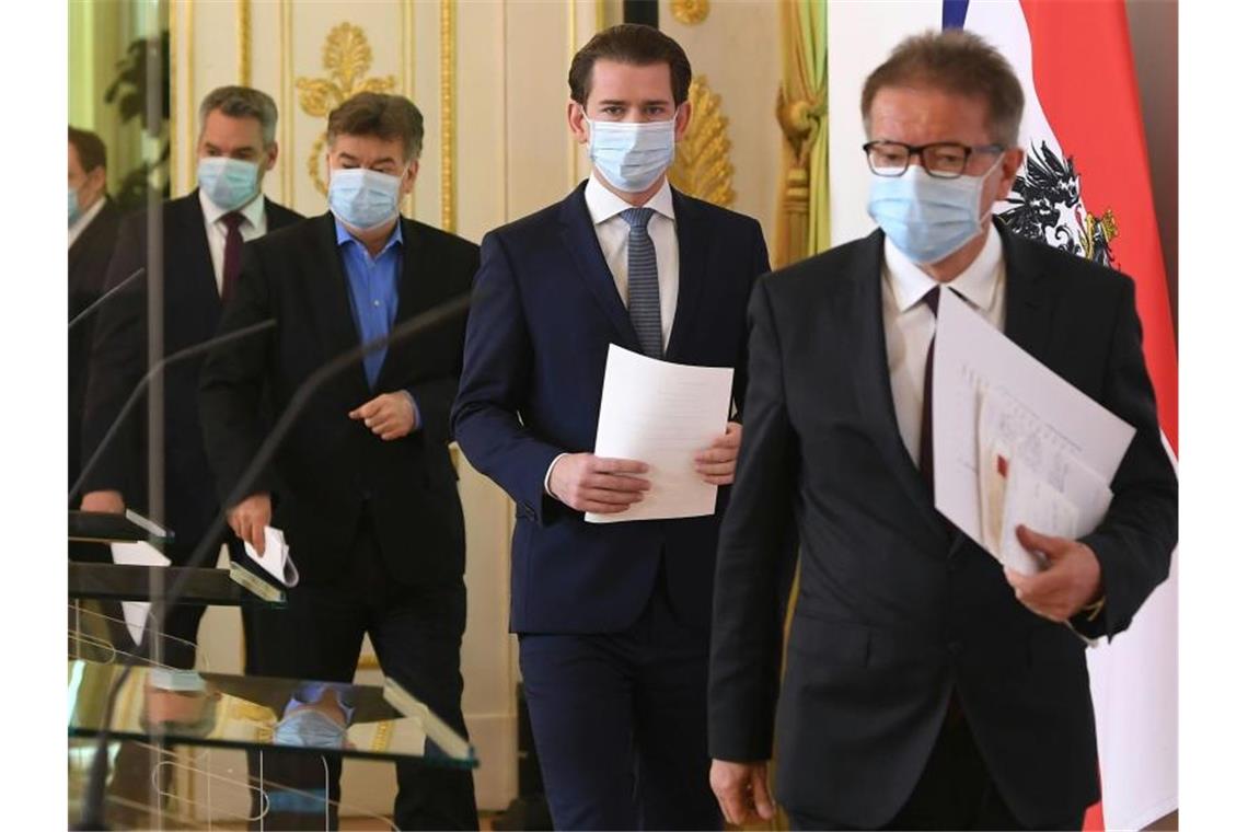 Österreich und Dänemark wollen Corona-Maßnahmen lockern Pressekonferenz mit Sebastian Kurz: Österreich wird nach Ostern wohl mit dem Weg zurück in die Normalität beginnen. Foto: Helmut Fohringer/APA/dpa