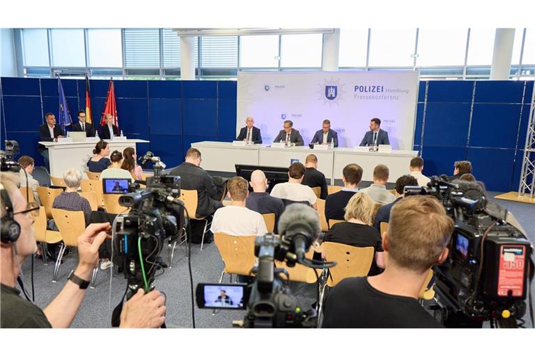 Pressekonferenz von Polizei und Generalstaatsanwaltschaft zu dem Haftbefehl wegen Verdacht des vollendeten und versuchten Mordes im Internet. (Archivbild)