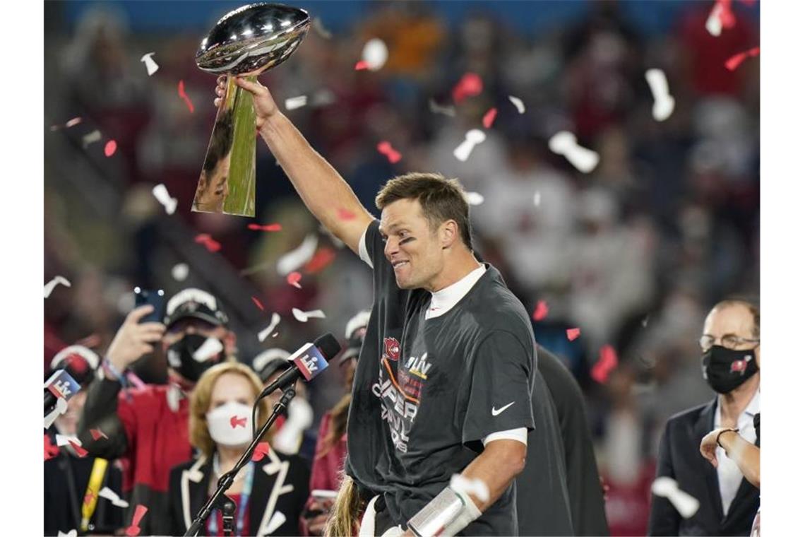 Prestigeträchtiger Triumph: Star-Quarterback Tom Brady holt mit den Tampa Bay Buccaneers den Super Bowl. Foto: Lynne Sladky/AP/dpa