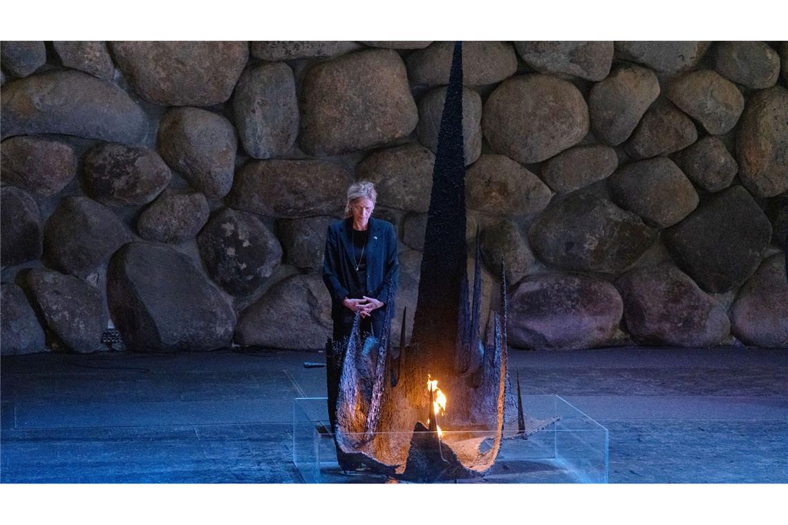 Prien besuchte die Gedenkstätte Yad Vashem.