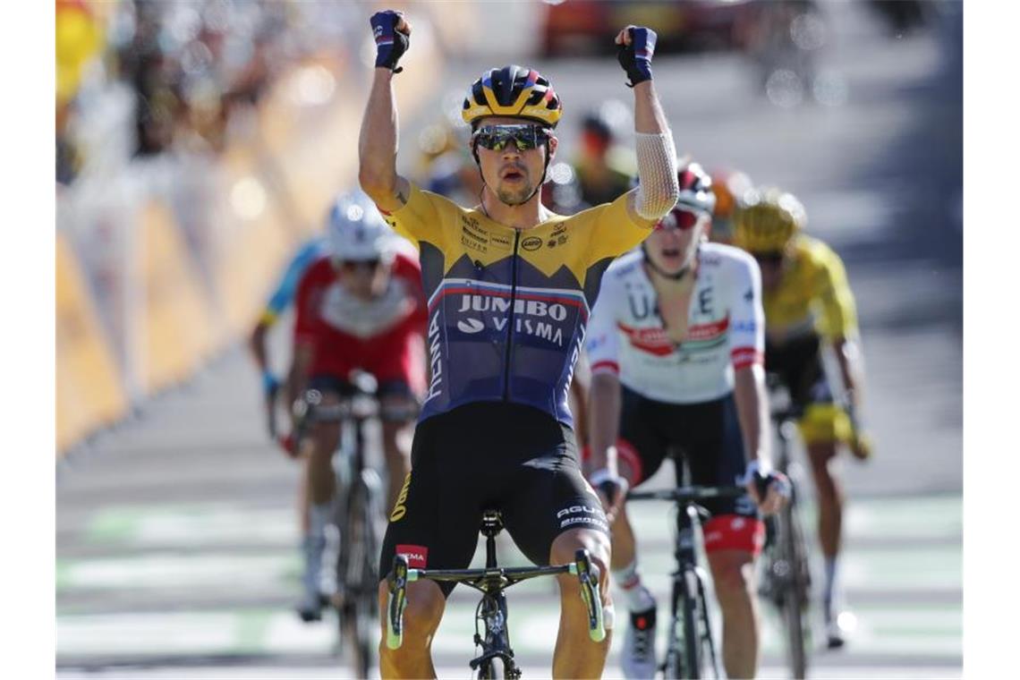 Primoz Roglic hat die 4. Etappe der Tour de France für sich einschieden. Foto: Christophe Ena/AP Pool/dpa