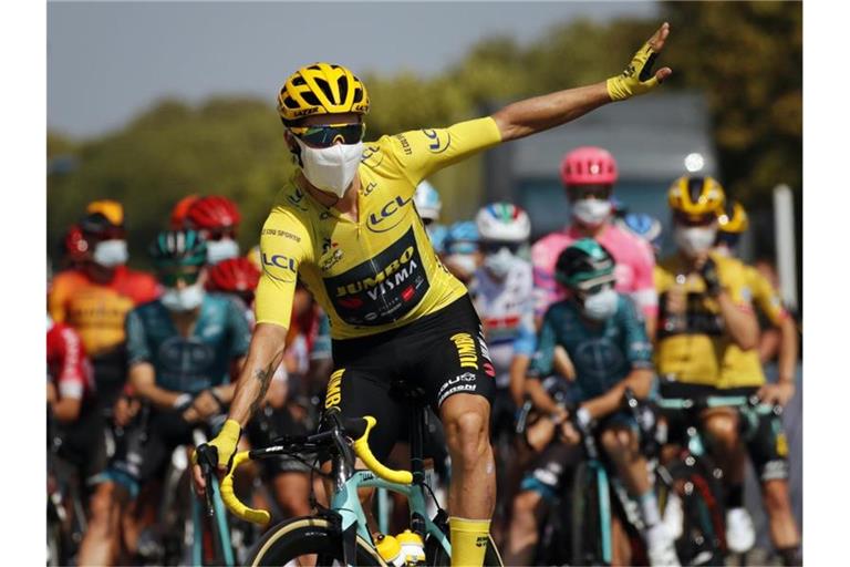 Primoz Roglic trägt weiter das Gelbe Trikot des Spitzenreiters. Foto: Christophe Ena/AP/dpa