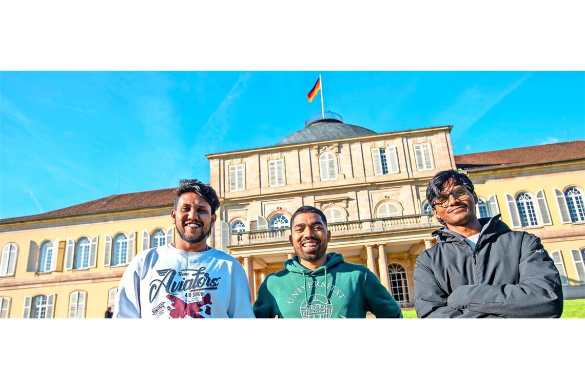 Primul Theja Bandarikanti, Uttej Chadaravalli und Saikumar Kuruva (von links) haben sich bewusst für ein Studium in Hohenheim entschieden – und hätten nie gedacht, dass es so schwierig sein würde, eine Wohnung zu finden.