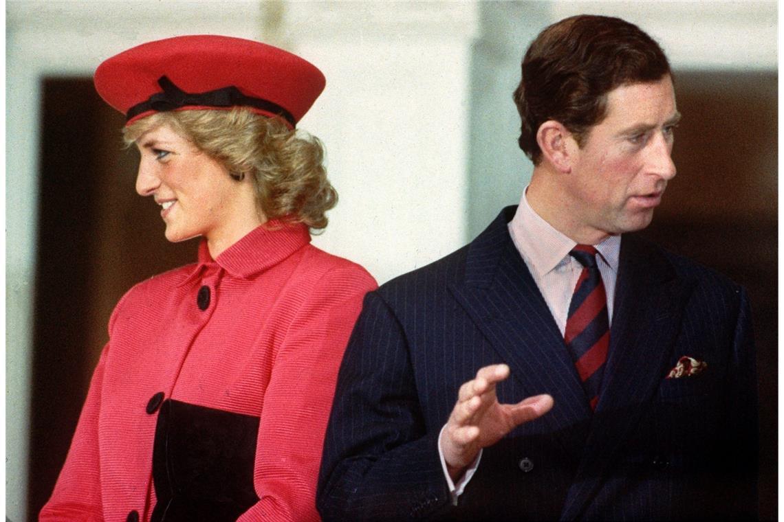 Prinz Charles und Prinzessin Diana sprechen 1987 auf einer Veranstaltung.