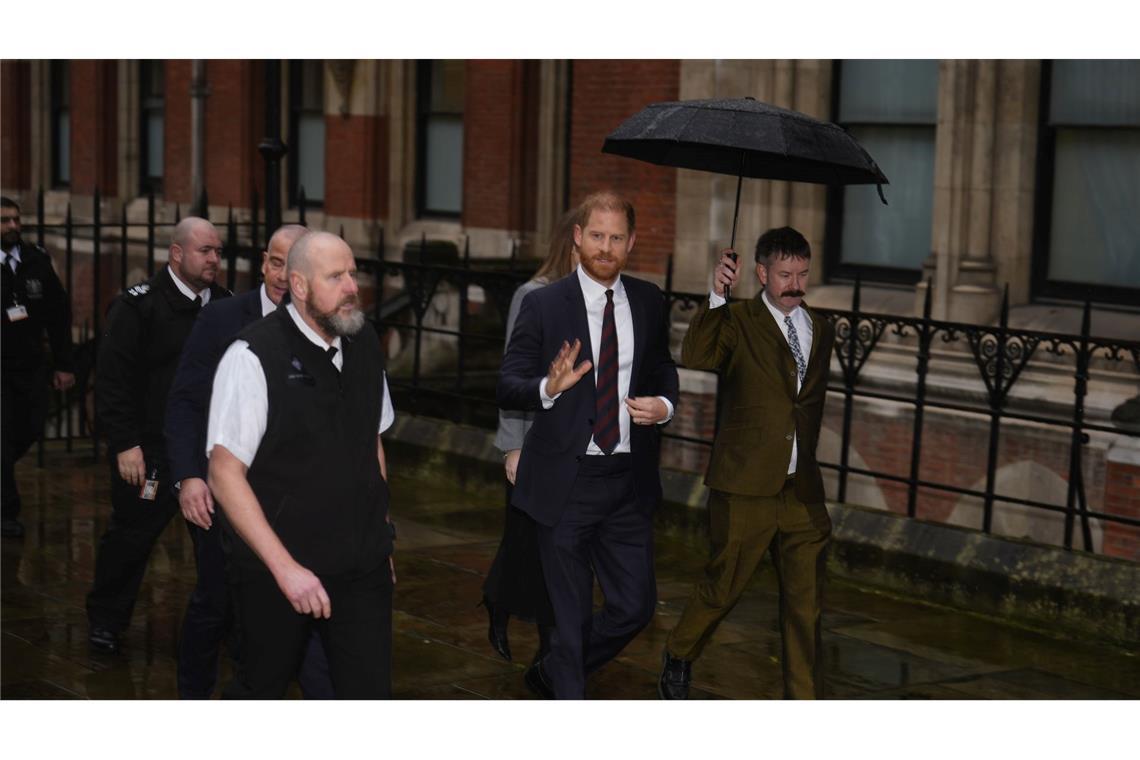 Klage gegen "Daily Mail": Angespannter Harry im Kreuzverhör