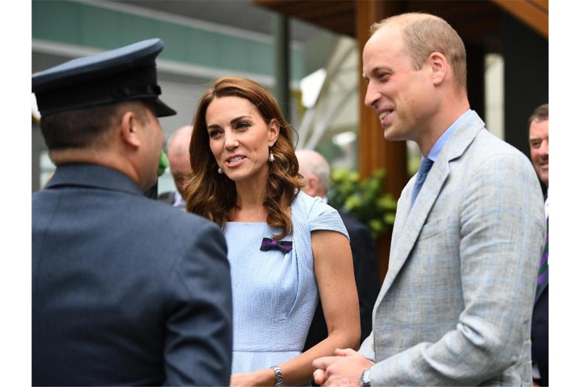 Djokovic siegt im längsten Wimbledon-Finale gegen Federer Prinz William und seine Frau Kate lassen sich das Finale im All England Lawn Tennis and Croquet Club nicht entgehen. Foto: Victoria Jones/PA Wire