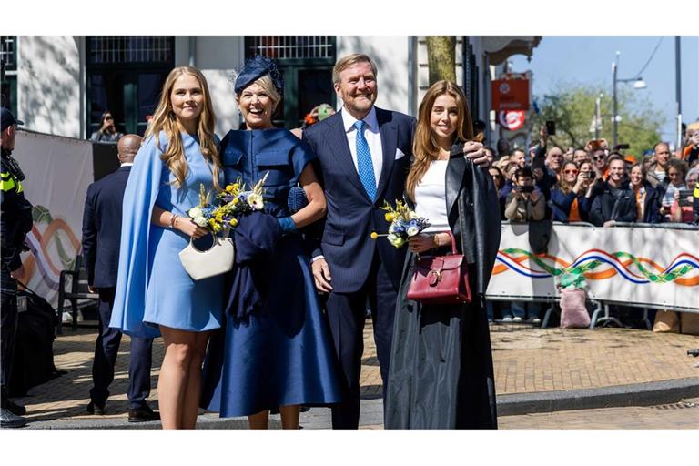 Prinzessin Amalia, Königin Maxima, König Willem-Alexander und Prinzessin Alexia feiern in Doetinchem.