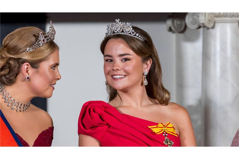 Prinzessin Ariane (r.) mit ihrer Schwester, Kronprinzessin Amalia.