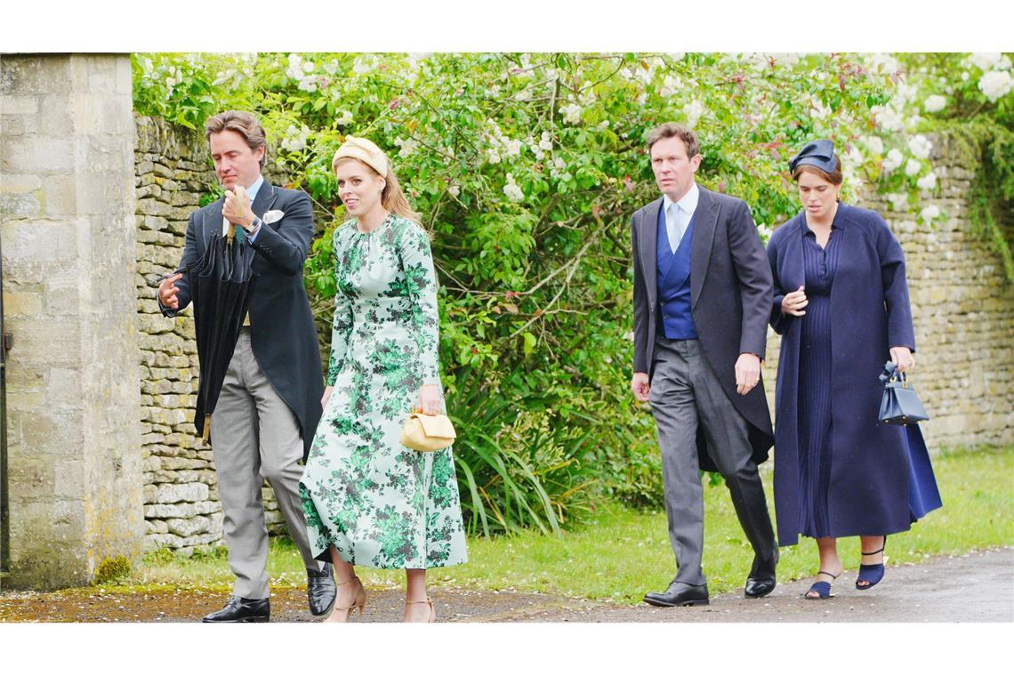 Prinzessin Beatrice und Prinzessin Eugenie reisten nach Kemble.