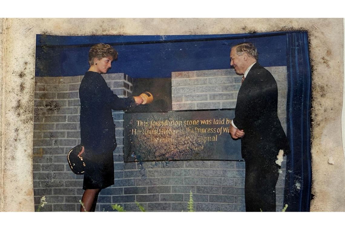 Zeitkapsel mit Erinnerungen an Prinzessin Diana und die 90er Prinzessin Diana war damals Schirmherrin des Krankenhauses.