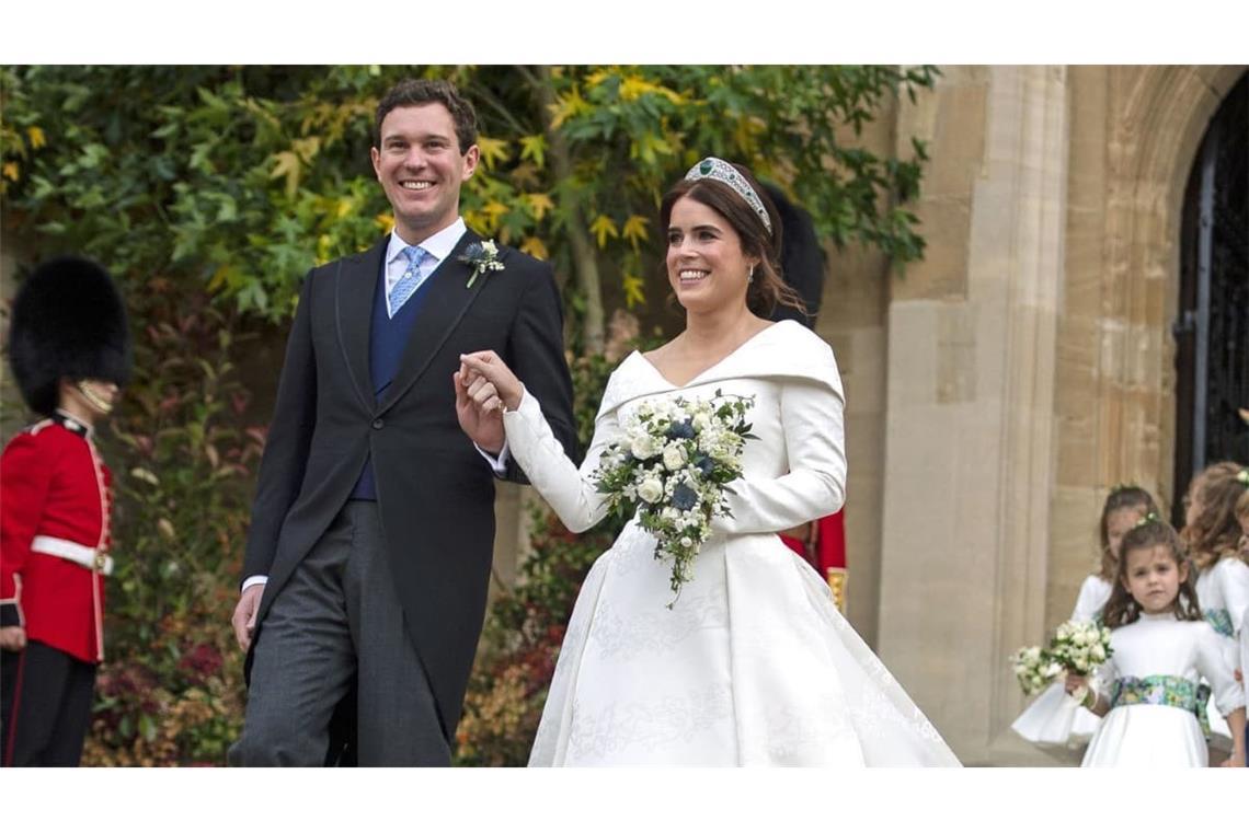 Prinzessin Eugenie und ihr Ehemann Jack Brooksbank verlassen 2018 nach ihrer Hochzeit die St. George's Chapel in Schloss Windsor.