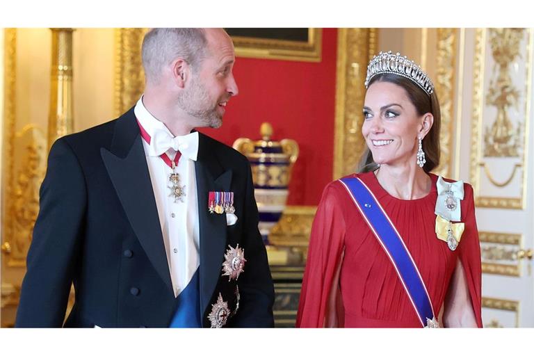 Prinzessin Kate (r.) und Prinz William waren lächelnd auf mehreren Bildern zu sehen.