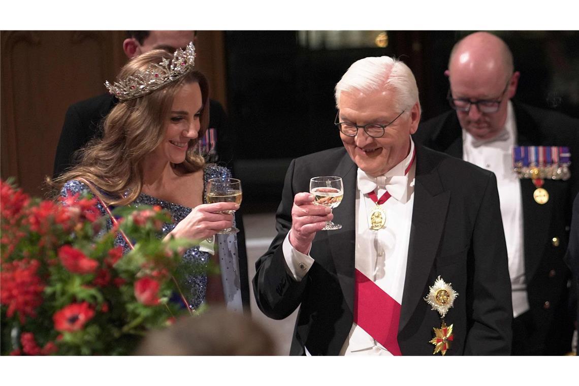 Prinzessin Kate trug – als freundliche Geste – die  „Oriental Circlet“-Tiara von Königin Victoria, die deren deutscher Ehemann Albert ersonnen hatte.