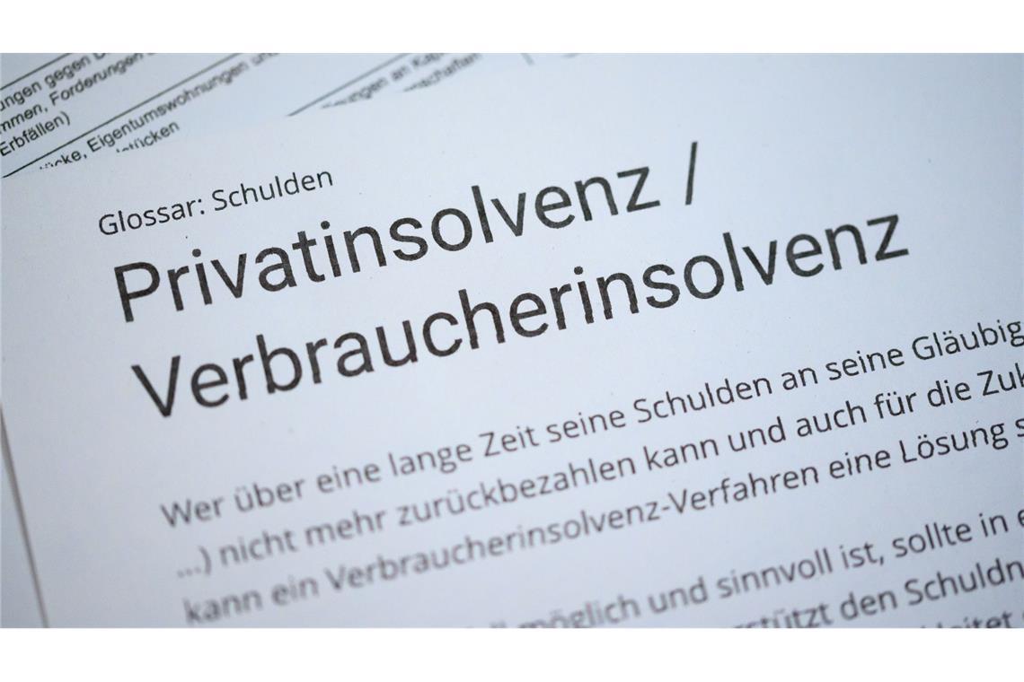 Privatpersonen könnten einen Antrag auf Verbraucherinsolvenz stellen, um ihre Schulden zu ordnen.
