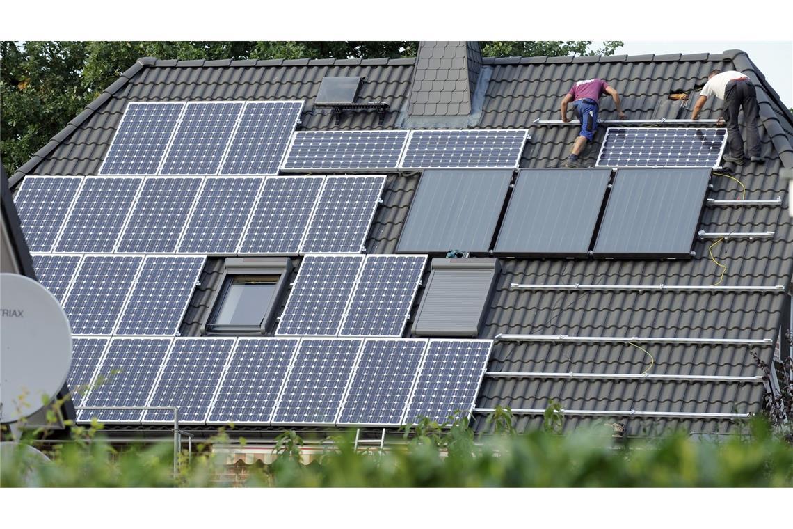 Privatpersonen ließen sich zuletzt deutlich weniger Solaranlagen installieren. (Archivbild)