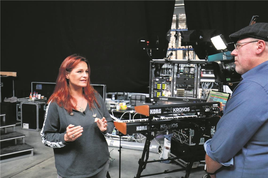 Proben von Andrea Berg in einer Lagerhalle in Westhausen