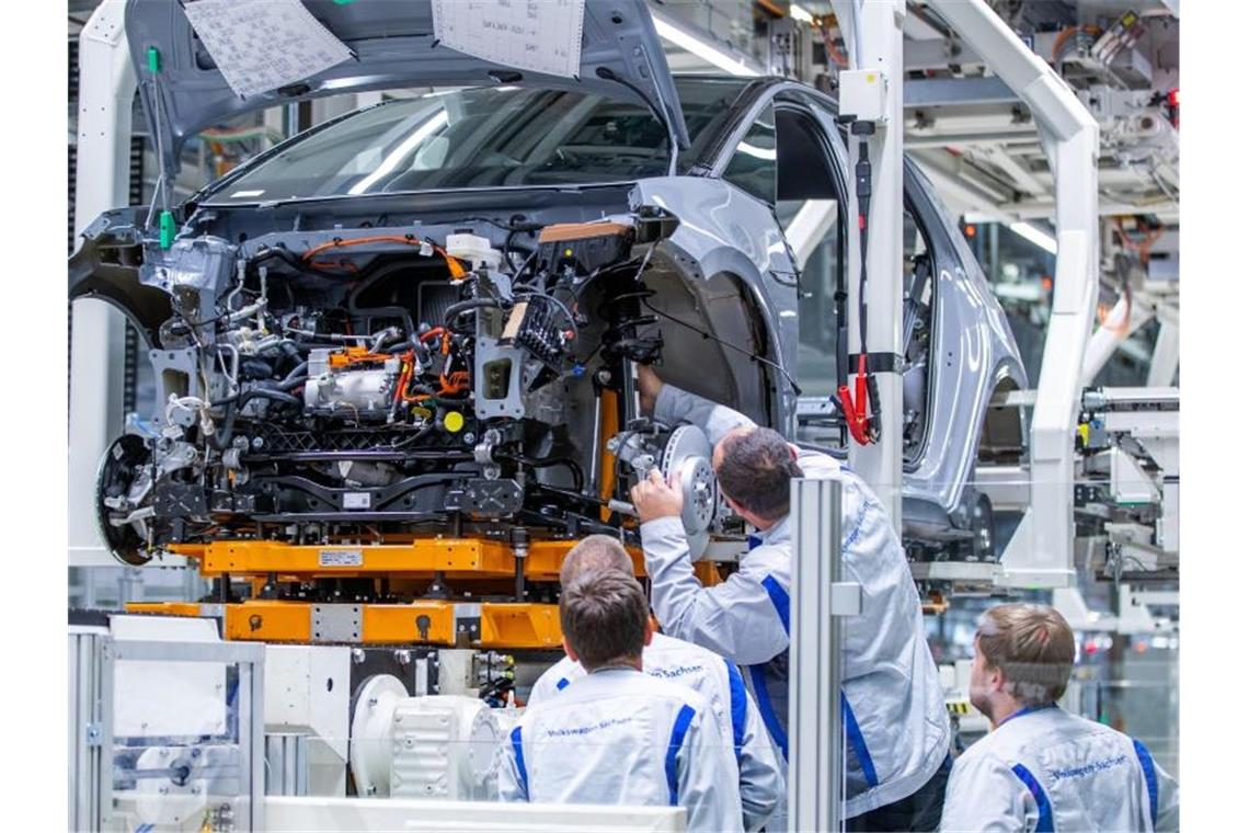 Produktion des Elektroautos ID.3 im Volkswagen-Werk. Foto: Jens Büttner/dpa-Zentralbild/dpa