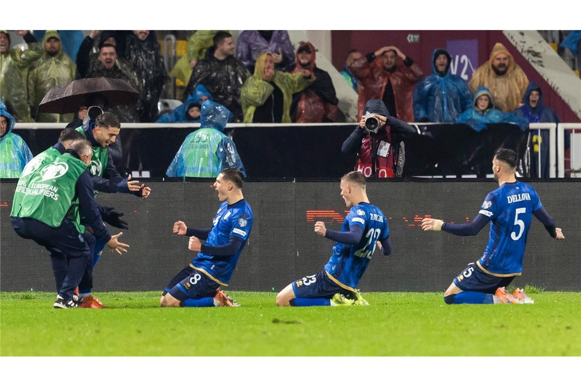 Profis des Kosovo feiern ein Tor. (Archivbild)