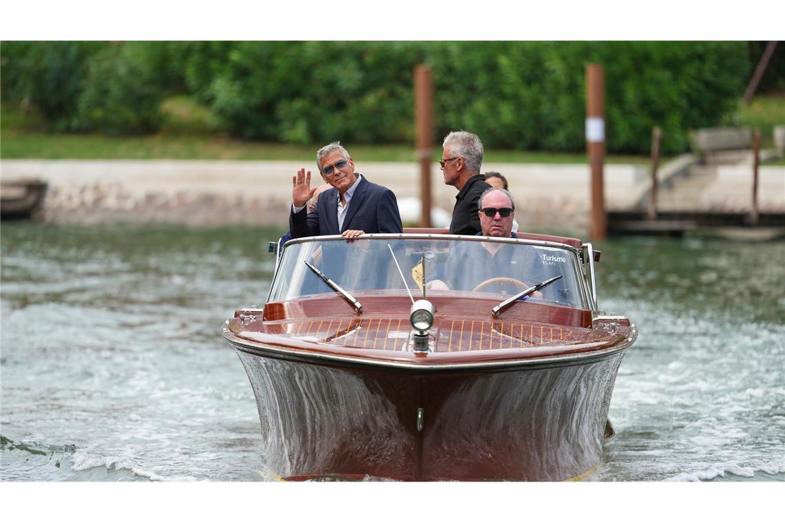 Filmfestspiele in Venedig eröffnet - Ehrenpreis für Herzog Prominente Ankunft mit dem Wassertaxi: George Clooney.