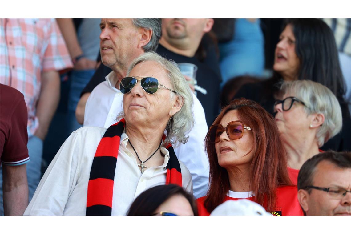 Prominente Zuschauer: Spielerberater Uli Ferber und Sängerin Andrea Berg.