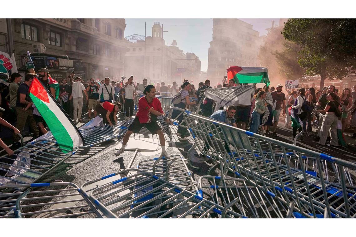 Organisation beklagt Vuelta-Abbruch - 22 Beamte verletzt Propalästinensische Demonstranten hatten für den Abbruch der letzten Vuelta-Etappe gesorgt.