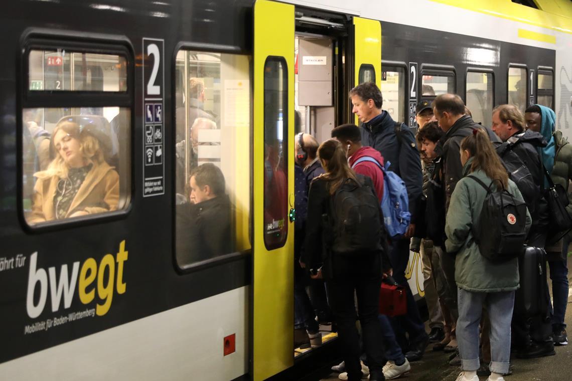 Von März bis Dezember 2027 geht auf der Bahn zwischen Backnang und Stuttgart fast nichts normal Proppenvolle Züge werden in den nächsten Jahren auf der Murr- und Remsbahn der Normalzustand sein. Foto: Benjamin Büttner
