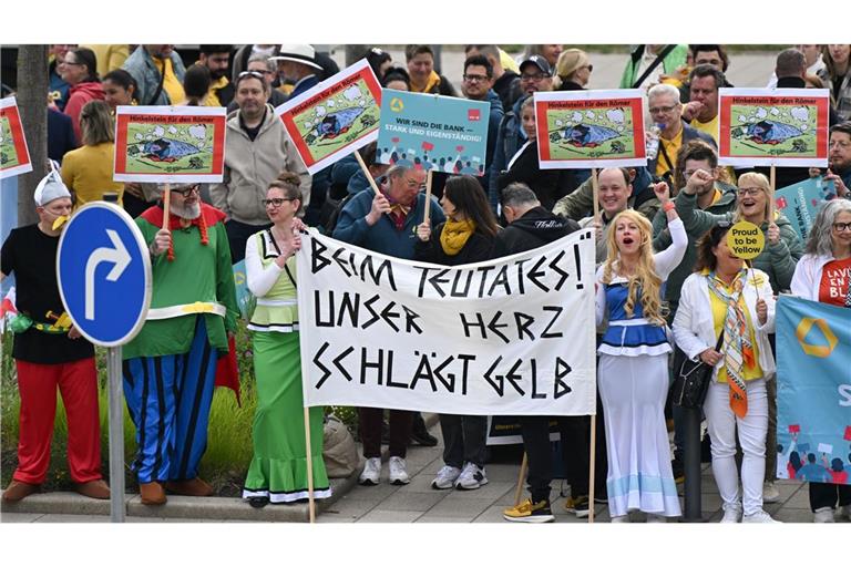 Protest am Tag der Hauptversammlung: Commerzbank-Beschäftigte kämpfen für Eigenständigkeit