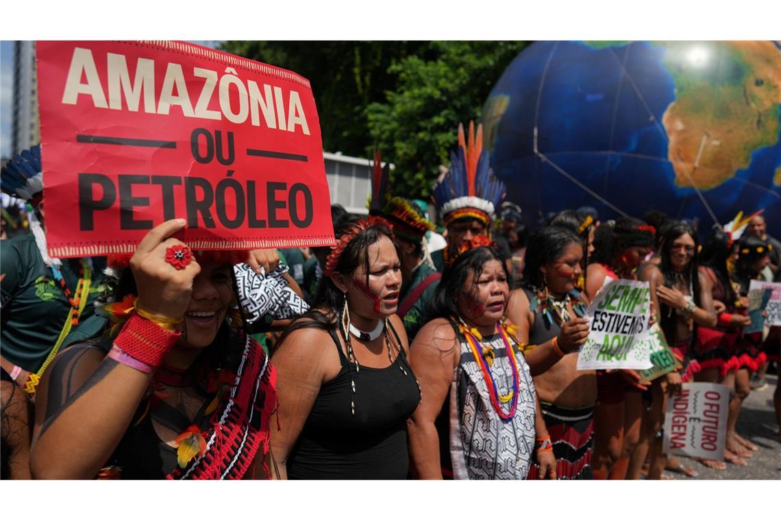 Protest mit Tradition: Indigene Gruppen fordern auf der COP30 in farbenfrohen Aktionen Klimaschutz