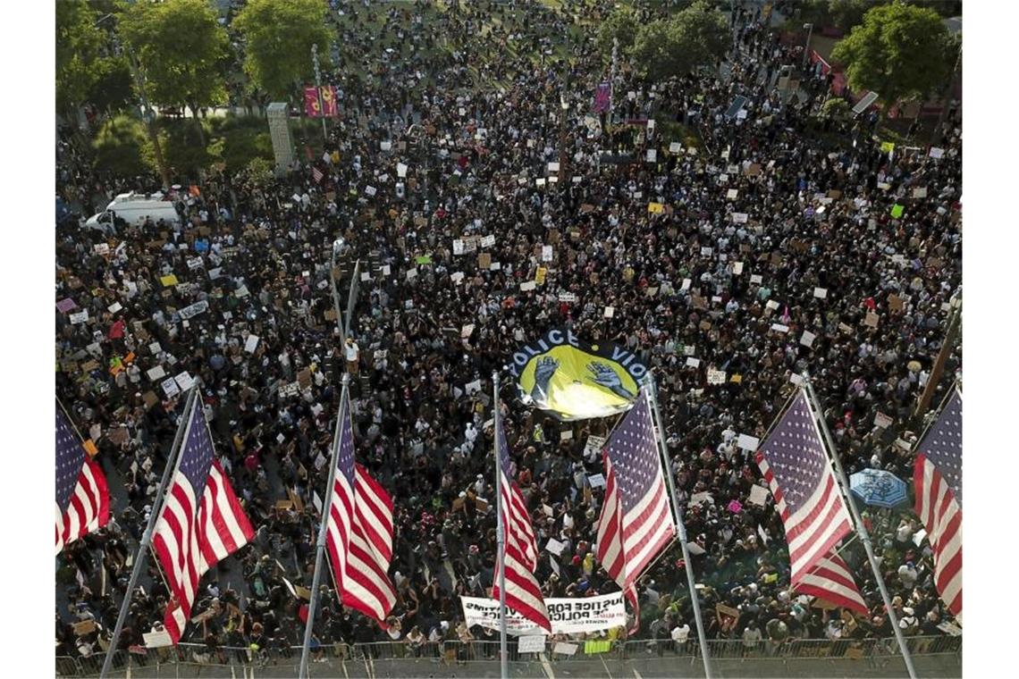 Proteste gegen Rassismus und Polizeigewalt auch in Los Angeles. Foto: Ringo H.W. Chiu/AP/dpa