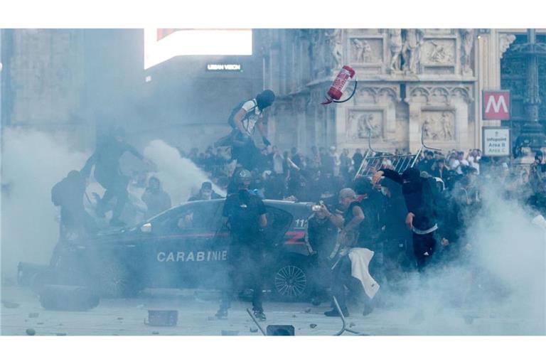 Proteste in Italien: Demonstranten versammeln sich in Mailand. Es kommt zu schweren Ausschreitungen.