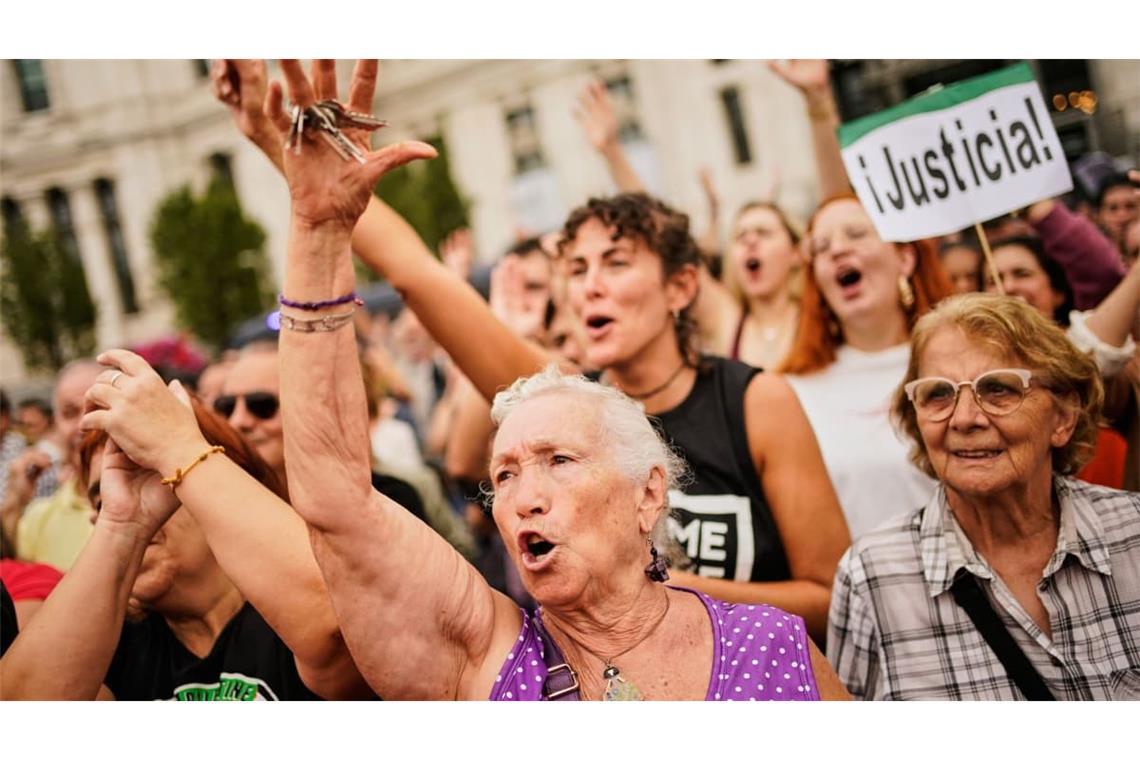 Proteste in Madrid: Menschen demonstrieren für strengere Gesetze zum Schutz von Mietern.