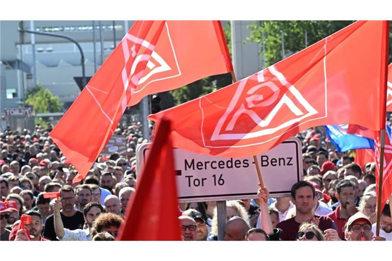 Protestkundgebungen bei Mercedes-Benz Sindelfingen im Juli: Tausende Beschäftigte demonstrieren gegen den Sparkurs.