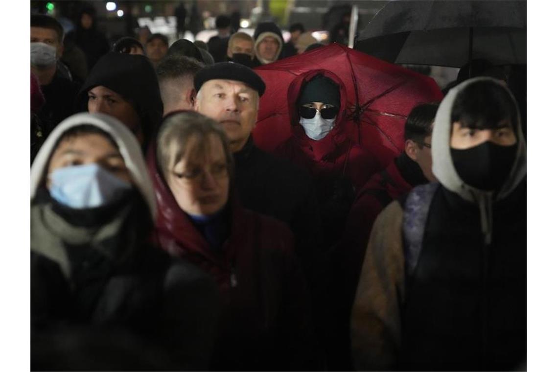 Sieg für Putin bei Duma-Wahl - Opposition entsetzt Protestveranstaltung in Moskau. Foto: Pavel Golovkin/AP/dpa