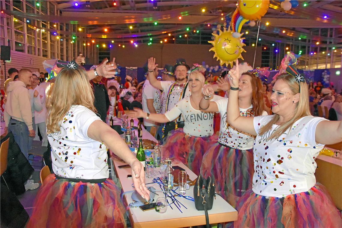 Prunksitzung Unterweissacher Carnevals-Club (UCC) 2024 in Seeguthalle Cottenweil...