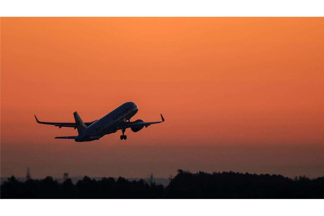 Pünktlich zur Urlaubszeit wird weniger Ticketsteuer fällig. (Archivbild)