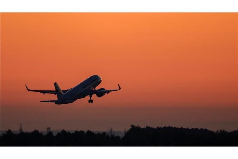 Pünktlich zur Urlaubszeit wird weniger Ticketsteuer fällig. (Archivbild)