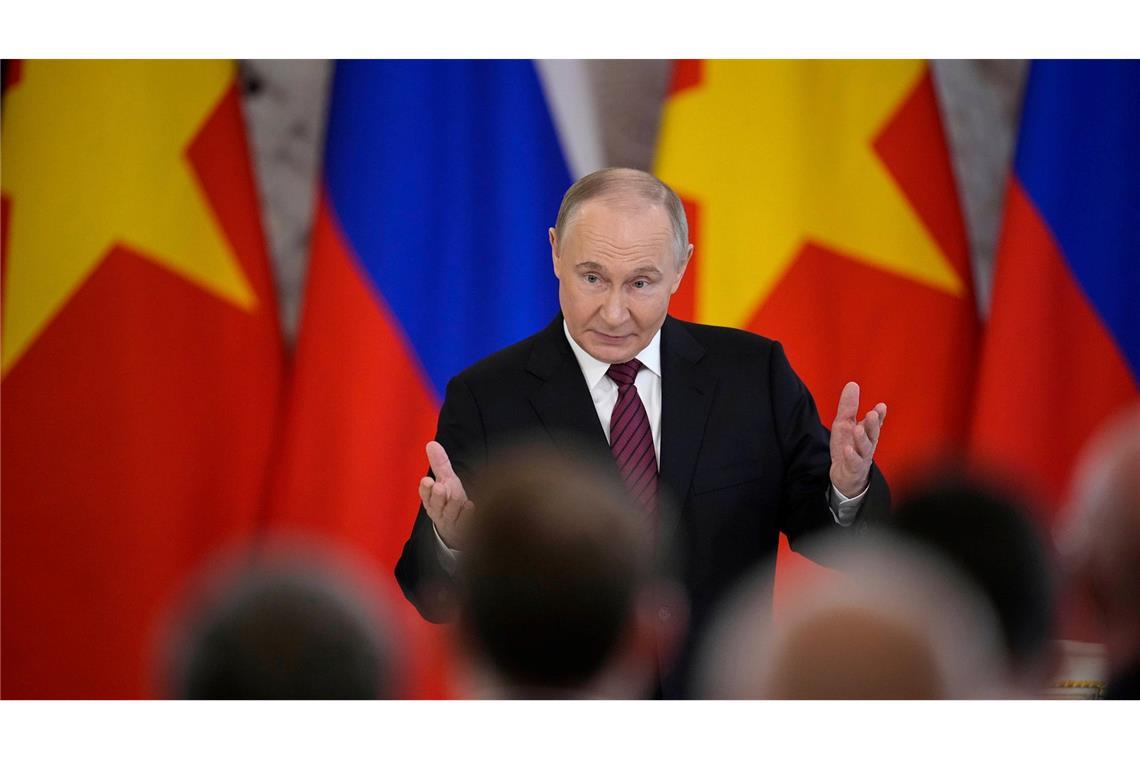 Russlands dreitägige Waffenruhe im Ukraine-Krieg ausgelaufen Putin hatte Mitte der Woche eine dreitägige Waffenruhe angekündigt.