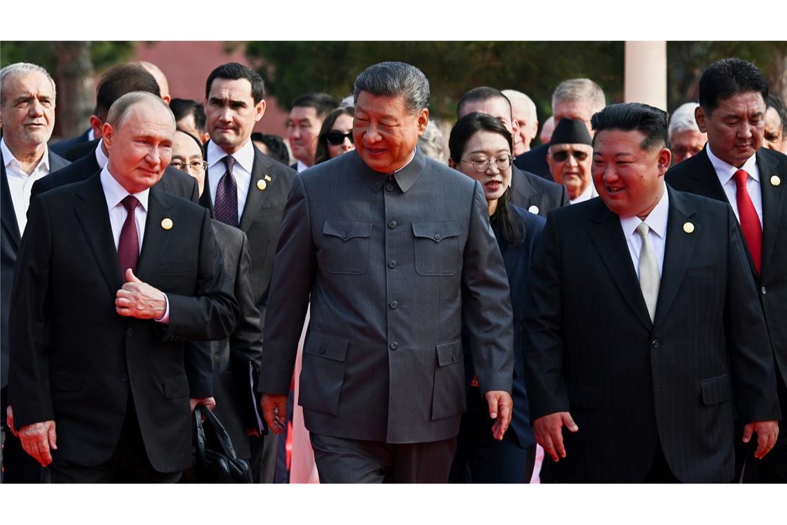 Putin und Xi philosophieren über ewiges Leben Putin und Xi philosophieren über die Kunst, noch älter zu werden.