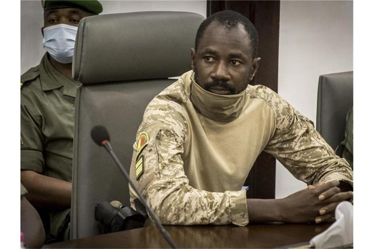 Putschistenführer Assimi Goïta hat sich zum neuen Übergangspräsidenten ausrufen lassen (Archiv). Foto: Uncredited/AP/dpa