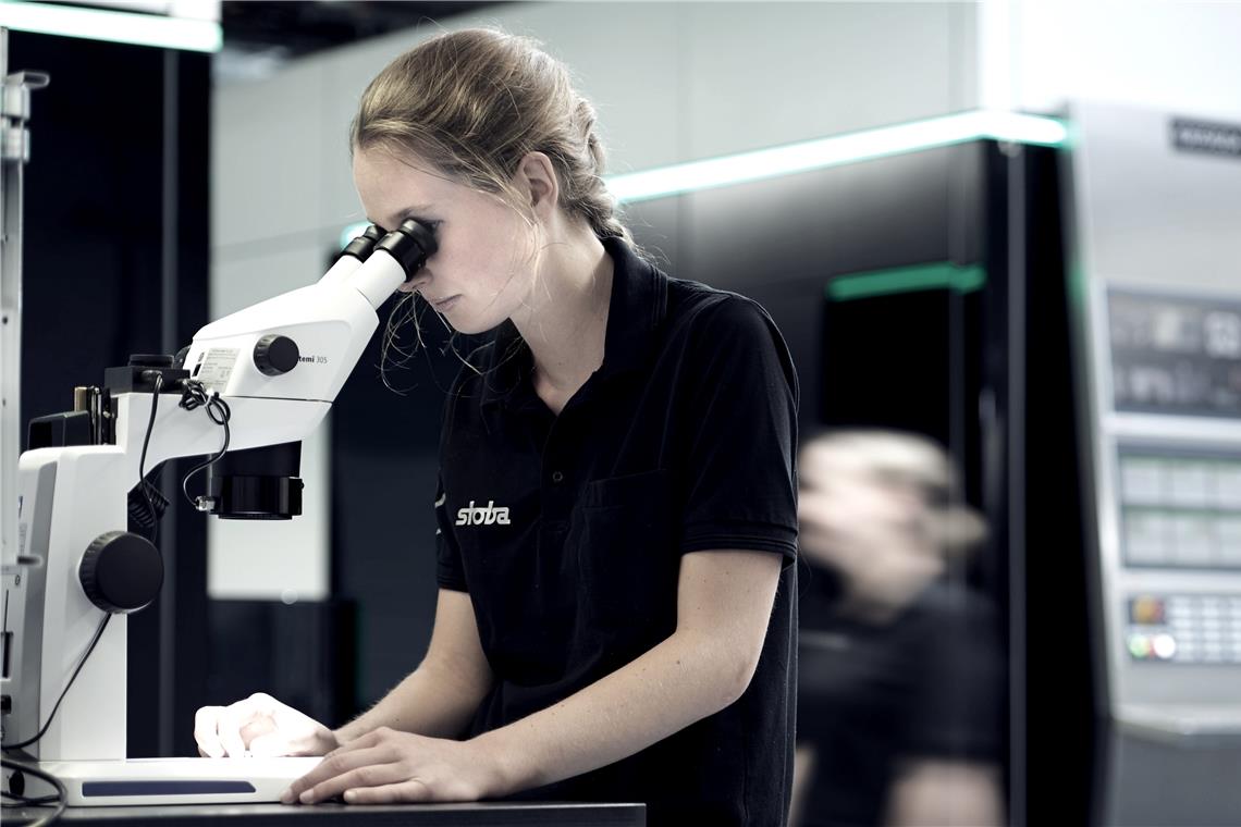 Stoba verkauft E-Drive-Sparte Qualitätskontrolle bei Stoba: Das Backnanger Unternehmen produziert Teile, bei denen höchste Genauigkeit gefragt ist. Foto: Stoba