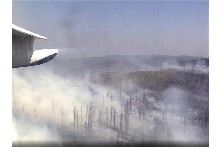 Qualm steigt von einem Waldbrand in der Reghion Krasnojarsk auf (Archiv). Foto: Emergency Situations Ministry Press Service/AP/dpa