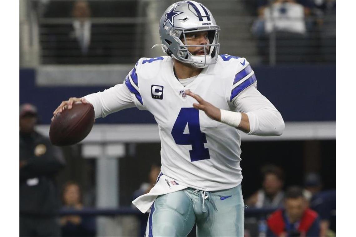NFL-Vertrag soll Prescott 160 Millionen Dollar einbringen Quarterback Dak Prescott hat einen neuen Vertrag bei den Dallas Cowboys unterschrieben. Foto: Ron Jenkins/AP/dpa