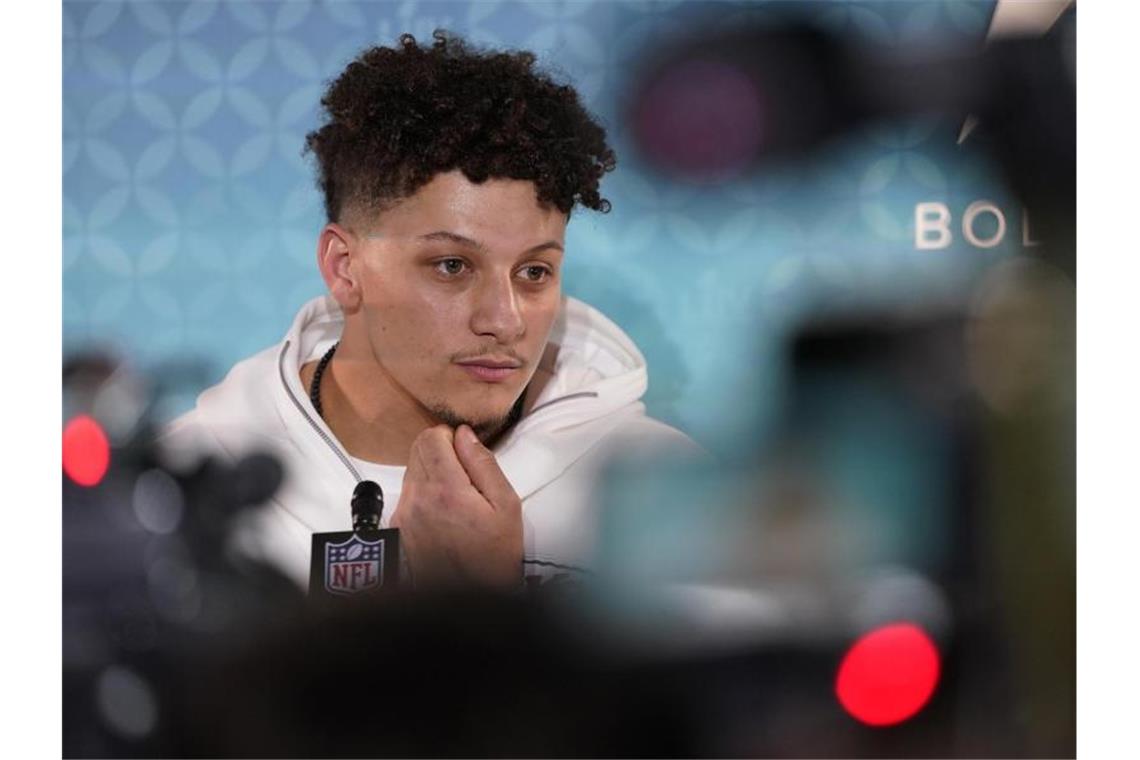 Football-Stars klagen NFL an: „Nicht schweigen!“ Quarterback-Star Patrick Mahomes von den Kansas City Chiefs fordert von der NFL ein klares Statement. Foto: David J. Phillip/AP/dpa