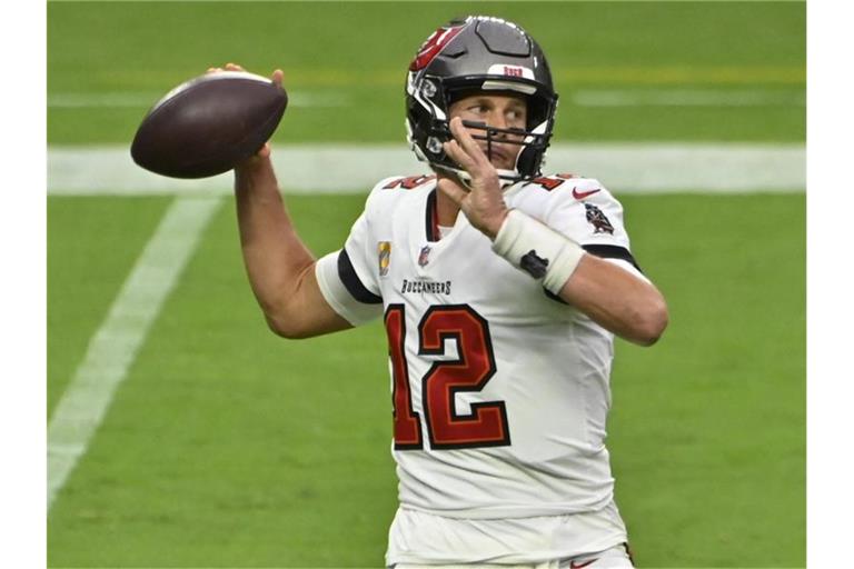 Quarterback Tom Brady führte seine Tampa Bay Buccaneers gegen die Detroit Lions zu einem klaren Erfolg. Foto: David Becker/AP/dpa