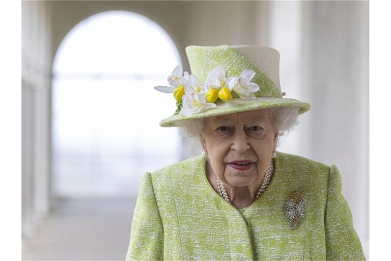 Queen Elizabeth verspürt weiterhin leichte erkältungsähnliche Symptome. Foto: Steve Reigate/Daily Express/PA Wire/dpa