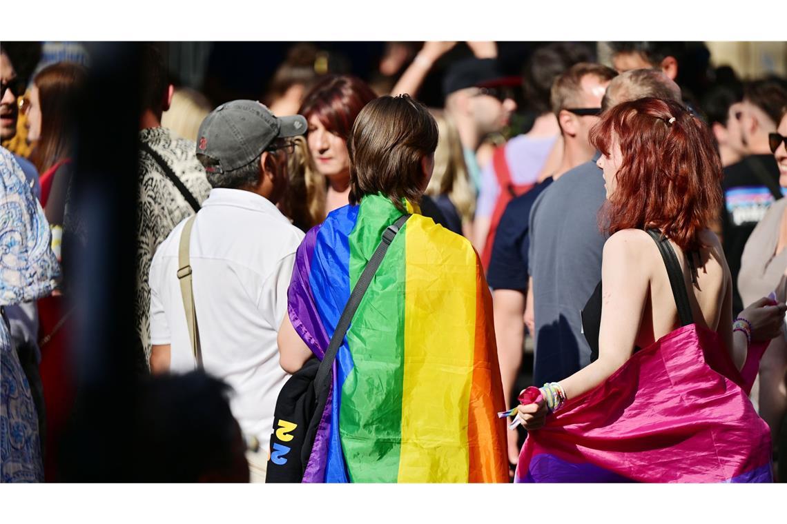 Rechtsextreme wollen stören – Veranstalter halten dagegen Queere Gruppen werden immer häufiger zur Zielscheibe von Rechtsextremen (Symbolbild).