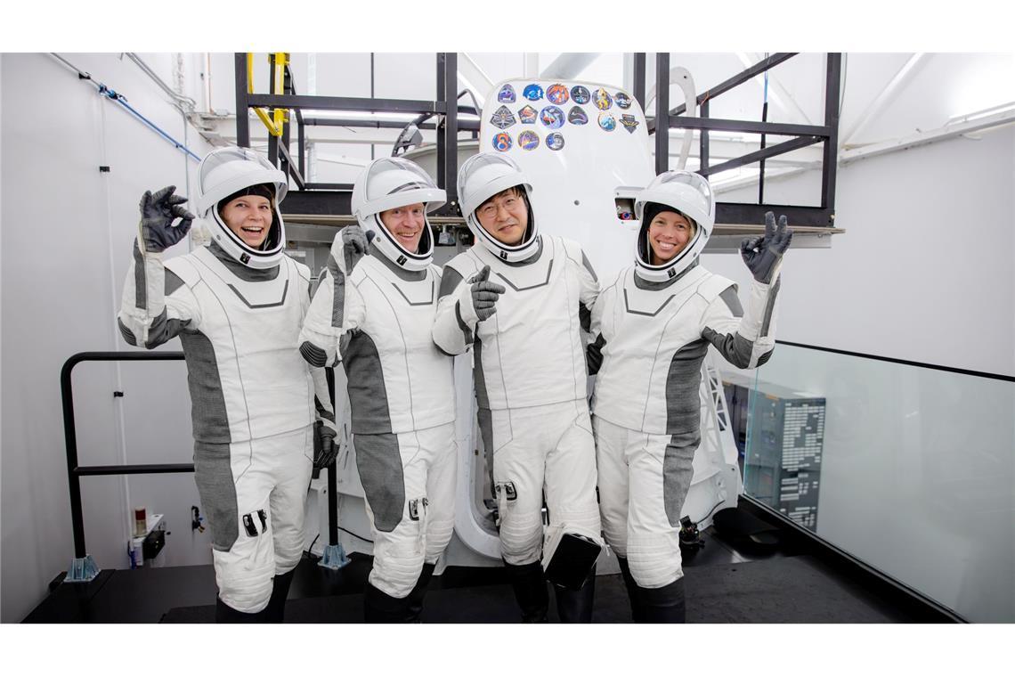 Rabea Rogge soll als erste deutsche Frau ins All fliegen Rabea Rogge (l) mit Eric Philips, Chun Wang sowie Jannicke Mikkelsen.