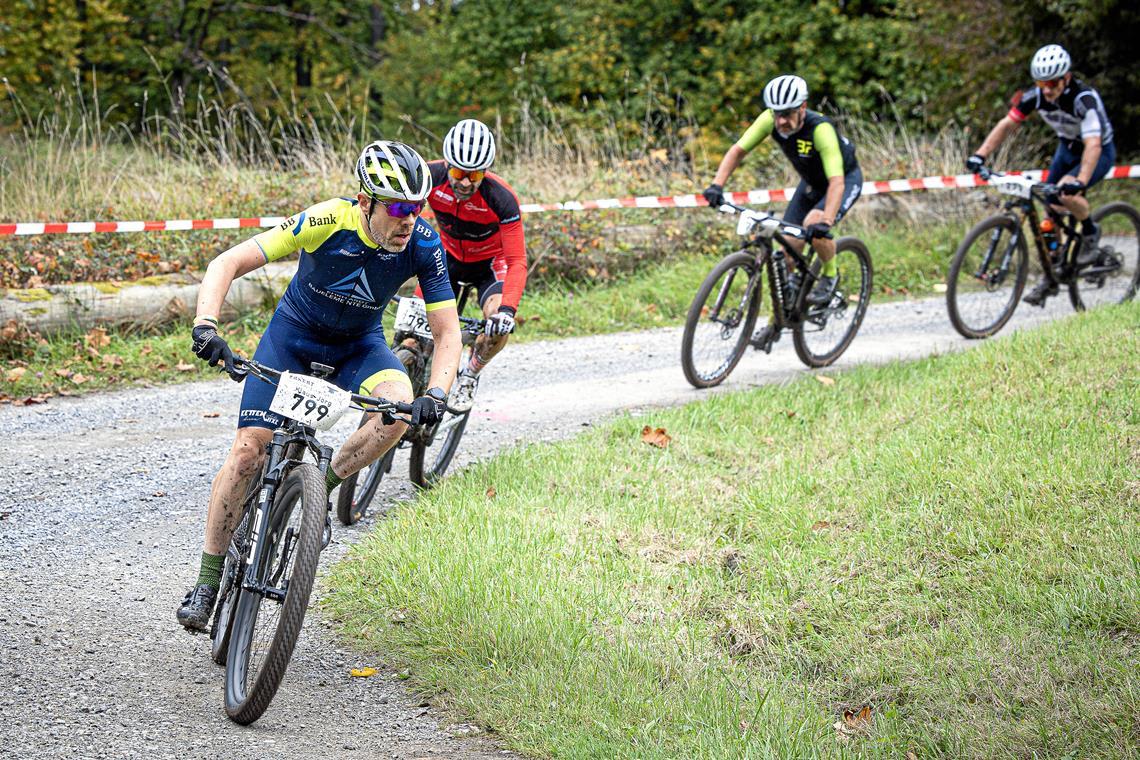 Rad an Rad ist nicht die Regel. Meist zieht sich das Feld weit auseinander. Foto: Alexander Becher
