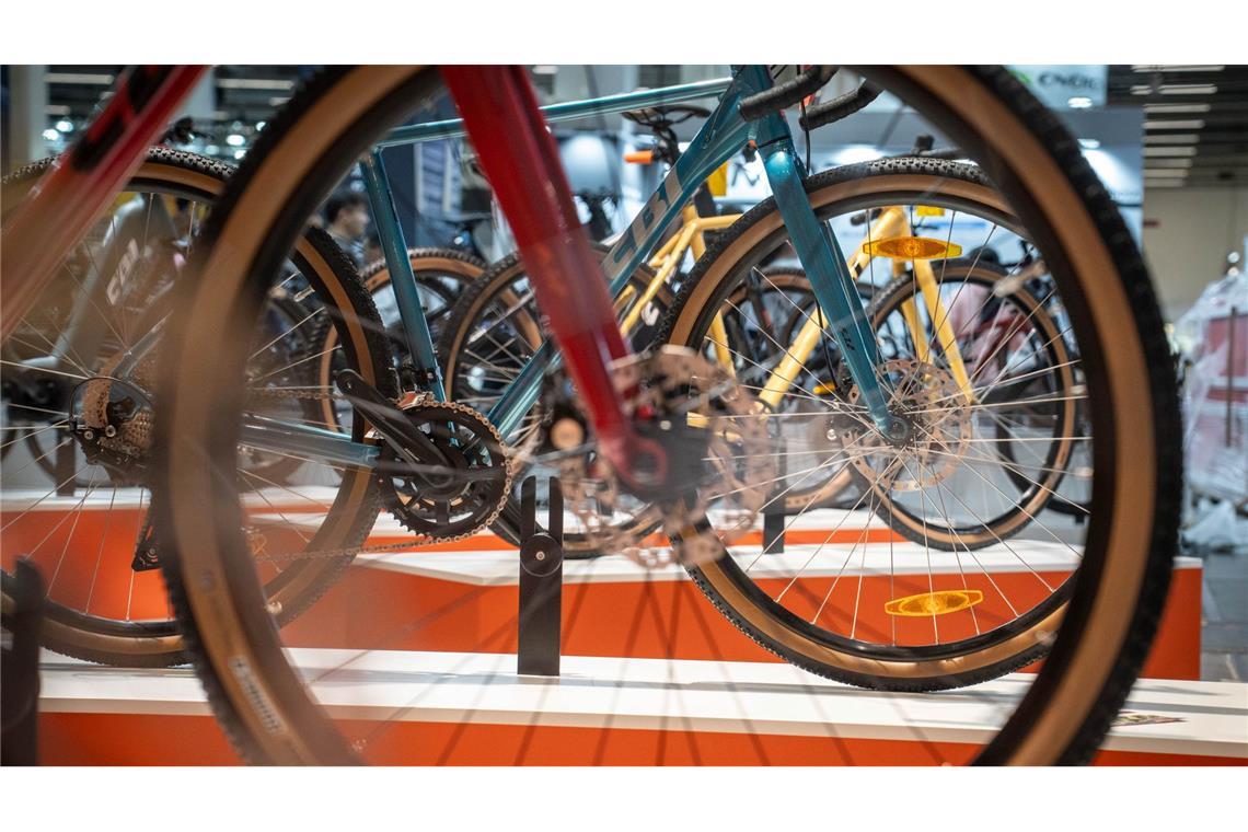 Fahrradindustrie bleibt trotz Steigerungen vorsichtig Räder über Räder: Die Fachmesse Eurobike in Frankfurt öffnet. (Archivbild)